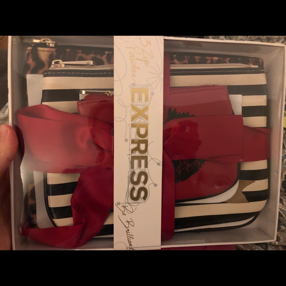 Express ‘glam’ bags